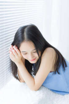 和女同学裸睡我进去了